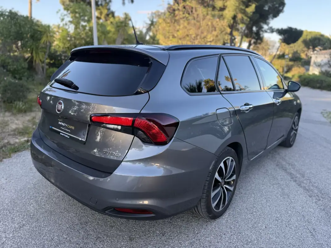 Fiat Tipo Station Wagon 2019 - 9999 EUR, 120000 km - AUTO.MOTO.pt - 120000km - foto 4 de 12