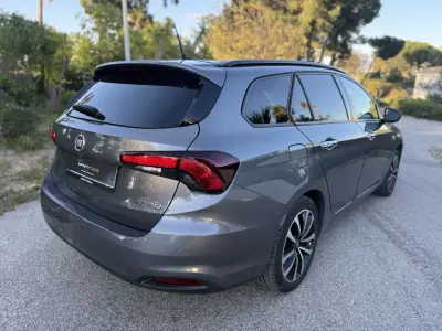 Fiat Tipo Station Wagon 2019 - 9999 EUR, 120000 km - AUTO.MOTO.pt - 120000km - foto 4 de 12