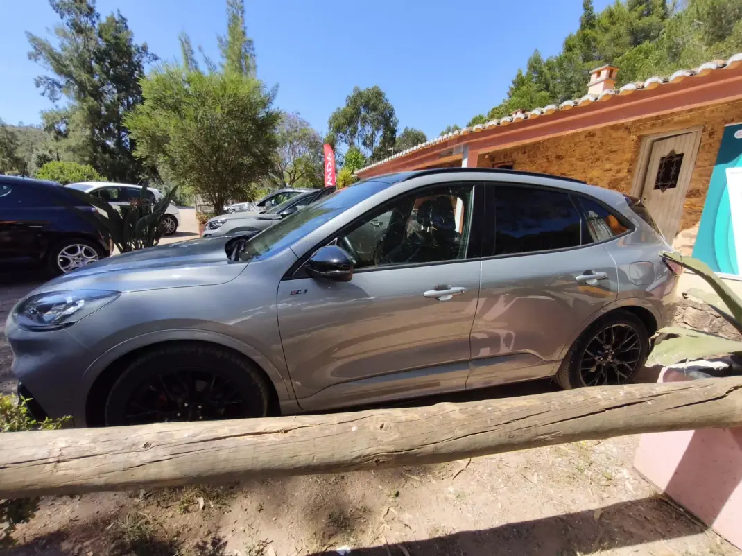 Ford Kuga 2023 - 21750 EUR, 67500 km - AUTO.MOTO.pt - 67500km - foto 4 de 21