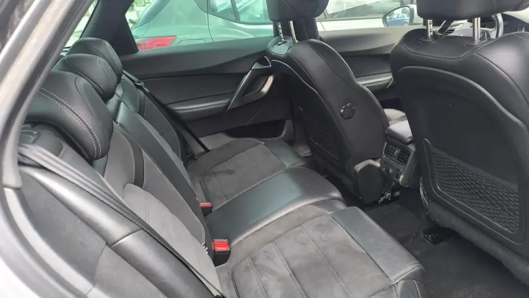 Citroën DS5 2012 - 10900 EUR, 184000 km - AUTO.MOTO.pt - 184000km - foto 6 de 17