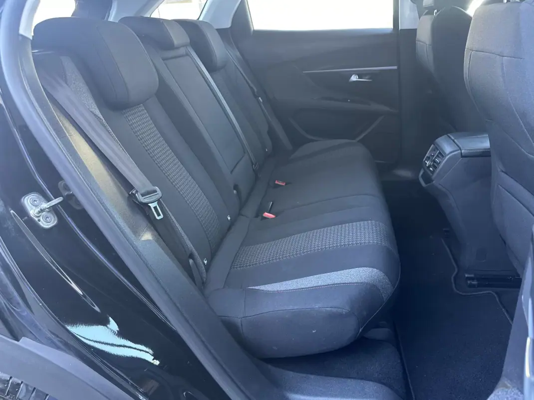 Peugeot 3008 2019 - 14900 EUR, 190000 km - 190000km - foto 53 de 64