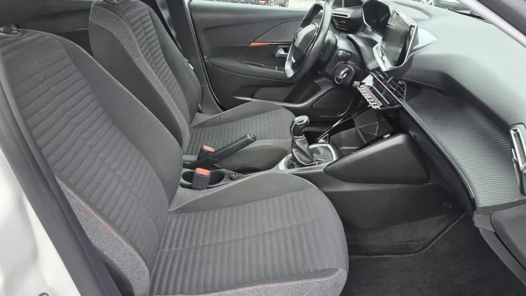 Peugeot 208 2020 - 13490 EUR, 49000 km - AUTO.MOTO.pt - 49000km - foto 18 de 23