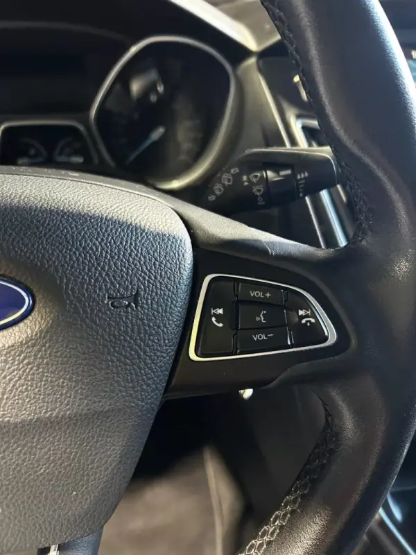 Ford Focus 2018 - 9900 EUR, 71250 km - AUTO.MOTO.pt - 71250km - foto 10 de 27