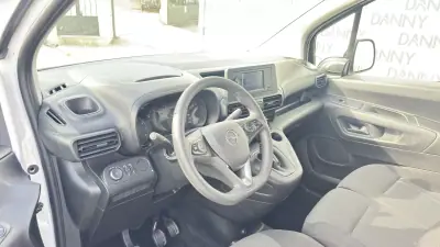 Opel COMBO 2022 - 14900 EUR, 136000 km - AUTO.MOTO.pt - 136000km - foto 4 de 12