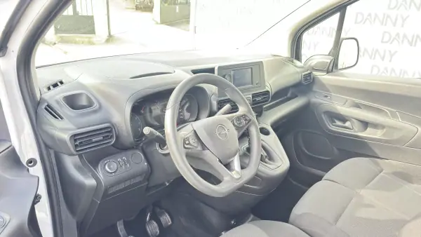 Opel COMBO 2022 - 14900 EUR, 136000 km - AUTO.MOTO.pt - 136000km - foto 4 de 12