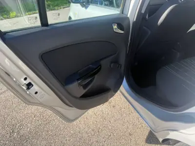 Opel Corsa 2010 - 5100 EUR, 183000 km - AUTO.MOTO.pt - 183000km - foto 10 de 23