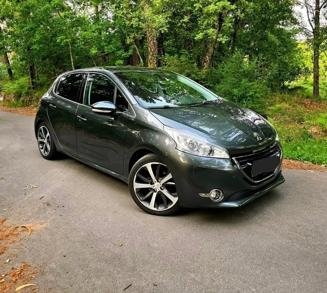 Peugeot 208 2012 - 8500 EUR, 127000 km - foto 1 de 8