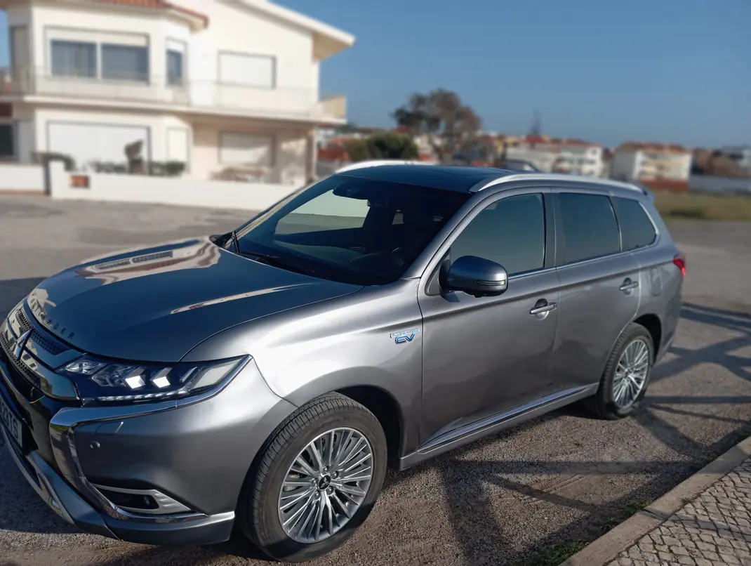 Mitsubishi Outlander 2019 - 23500 EUR, 95000 km - AUTO.MOTO.pt - 95000km - foto 1 de 15