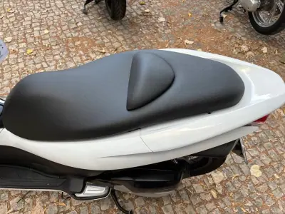 Honda PCX 125 2012 - 1900 EUR, 64269 km - AUTO.MOTO.pt - 64269km - foto 7 de 12