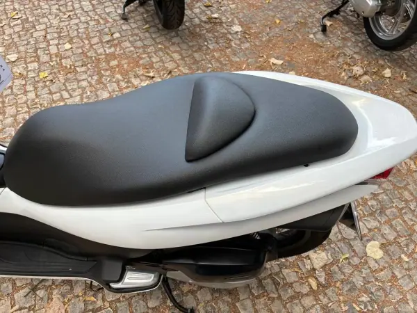 Honda PCX 125 2012 - 1900 EUR, 64269 km - AUTO.MOTO.pt - 64269km - foto 7 de 12