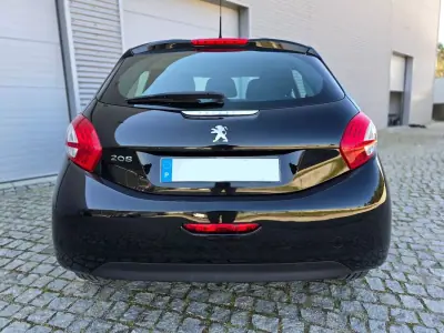 Peugeot 208 2012 - 7500 EUR, 137000 km - AUTO.MOTO.pt - 137000km - foto 6 de 25