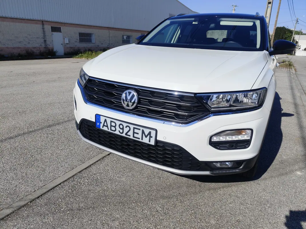 Volkswagen T-Roc 2020 - 19600 EUR, 124 km - AUTO.MOTO.pt - 124km - foto 1 de 12