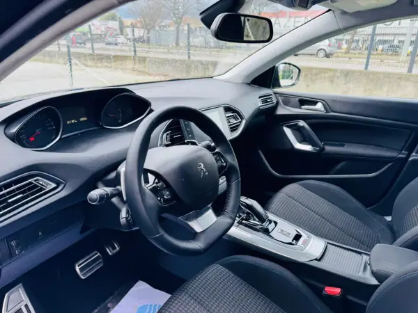 Peugeot 308 SW 2020 - 16999 EUR, 150000 km - AUTO.MOTO.pt - 150000km - foto 15 de 23