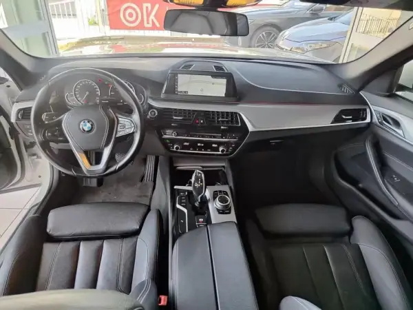BMW 520 2017 - 23500 EUR, 165600 km - AUTO.MOTO.pt - 165600km - foto 19 de 38