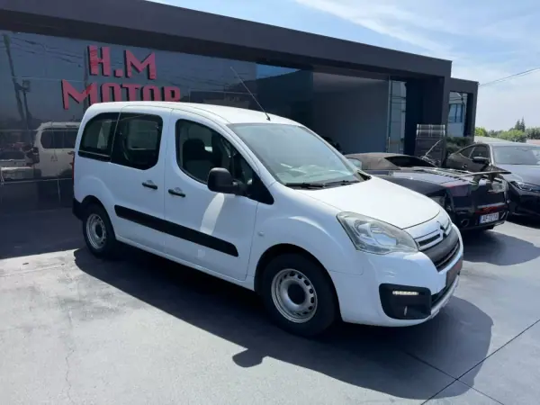 Citroën Berlingo 2017 - 9900 EUR, 259403 km - AUTO.MOTO.pt - 259403km - foto 2 de 9