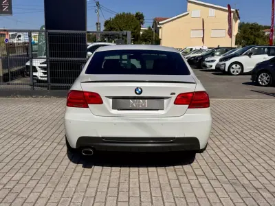 BMW 320 2009 - 13990 EUR, 243000 km - 243000km - foto 4 de 19