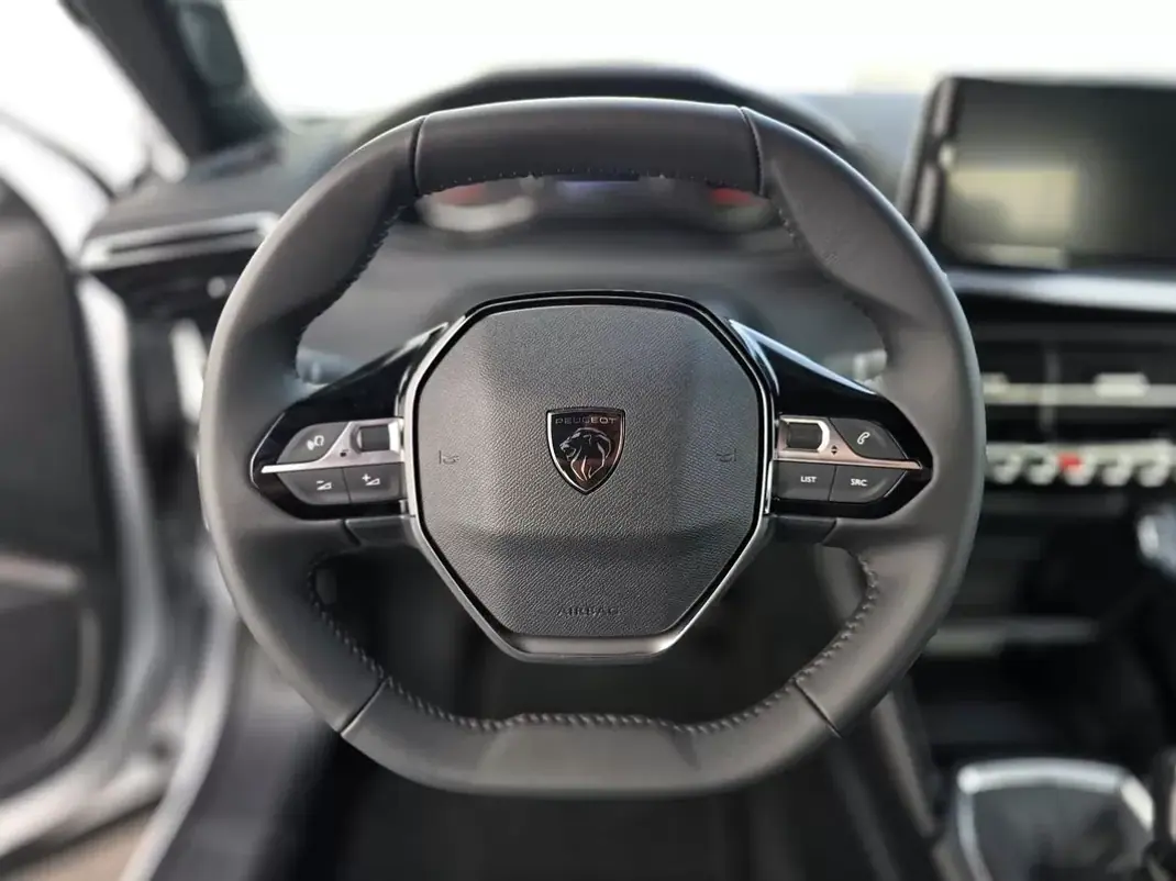 Peugeot 2008 2024 - 18500 EUR, 10965 km - AUTO.MOTO.pt - 10965km - foto 14 de 34