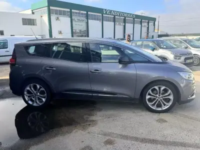 Renault Grand Scénic 2017 - 9200 EUR, 198500 km - AUTO.MOTO.pt - 198500km - foto 4 de 8