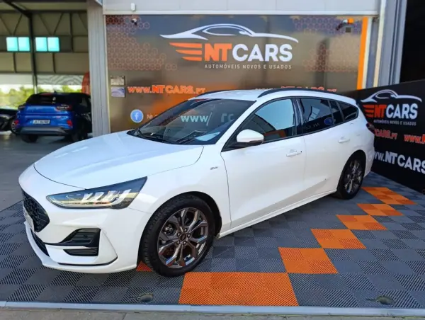 Ford Focus SW 1.0 EcoBoost MHEV ST-Line 2023 Gasolina — 93 763 km · Faro Ford Focus SW 1.0 EcoBoost MHEV ST-Line 2023 Gasolina