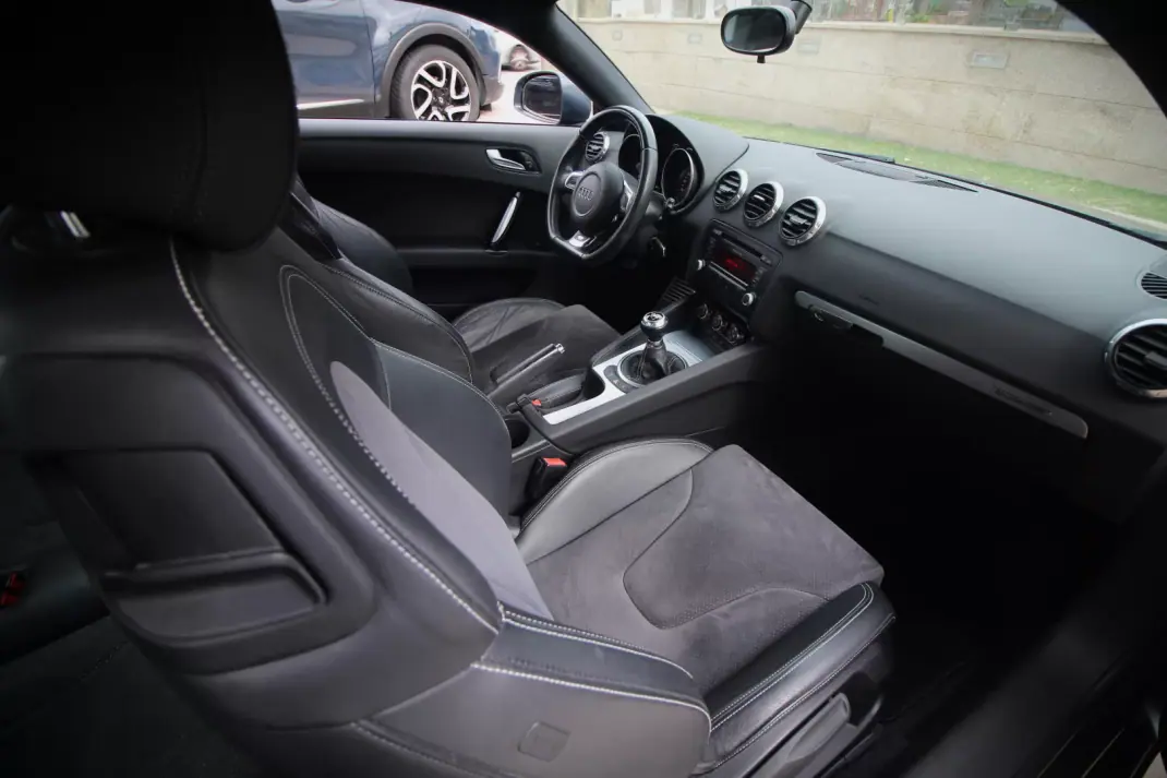 Audi TT Coupé 2009 - 16990 EUR, 185000 km - AUTO.MOTO.pt - 185000km - foto 19 de 29