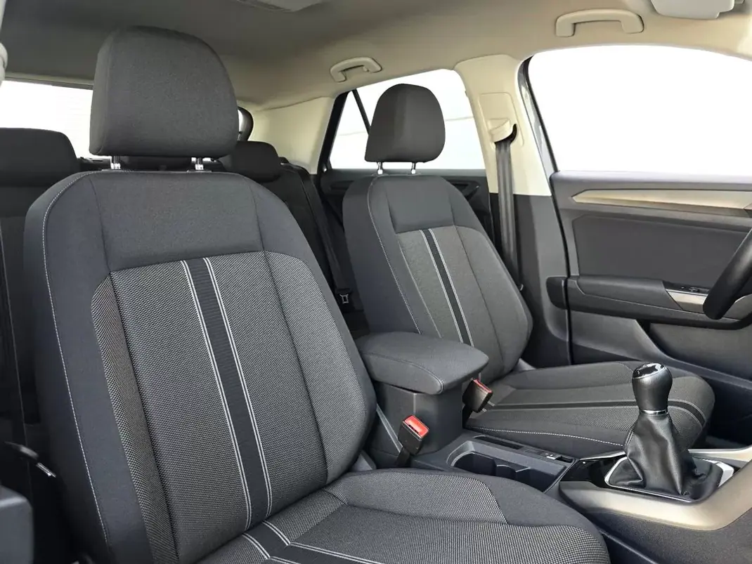 Volkswagen T-Roc 2021 - 17750 EUR, 72400 km - AUTO.MOTO.pt - 72400km - foto 28 de 37