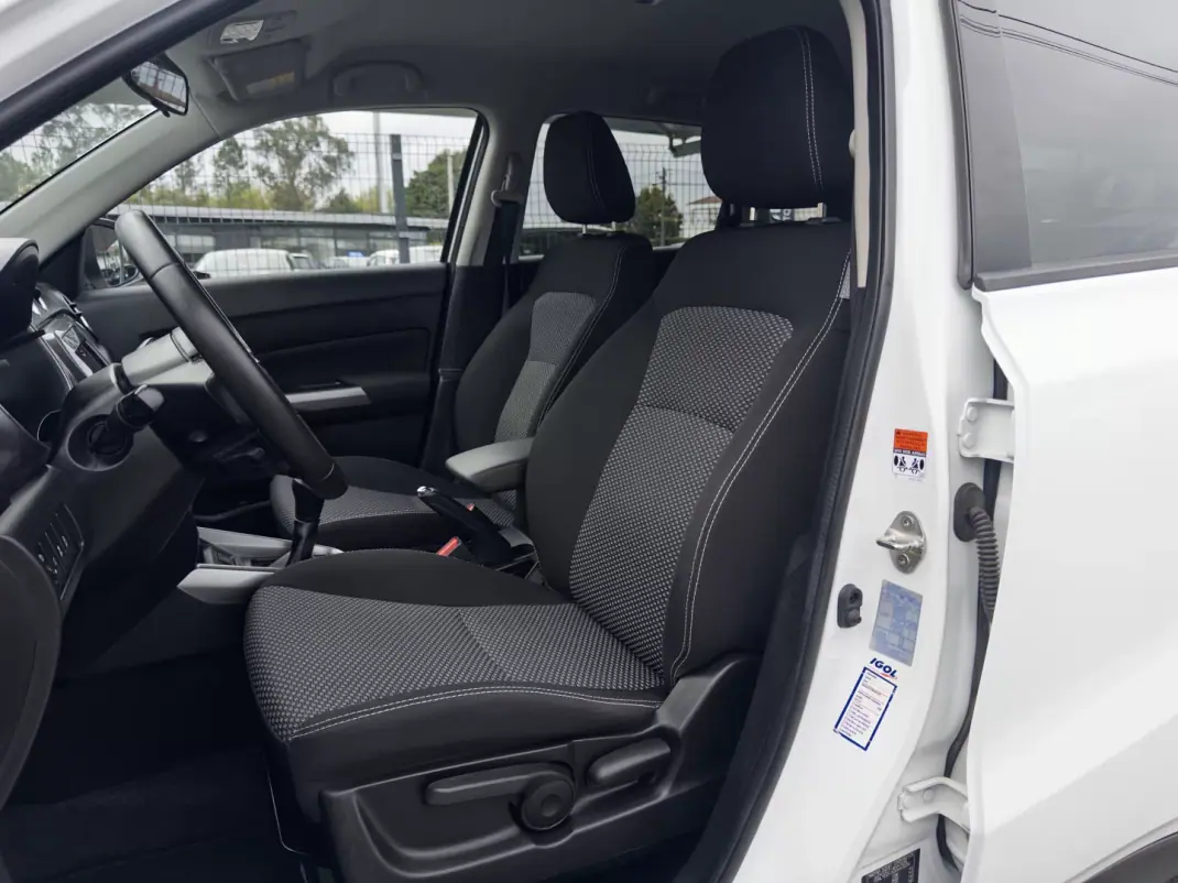 Suzuki Vitara 2019 - 15990 EUR, 77000 km - AUTO.MOTO.pt - 77000km - foto 28 de 32