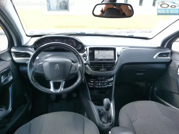 Peugeot 208 2019 - 12250 EUR, 136000 km - AUTO.MOTO.pt - 136000km - foto 16 de 23