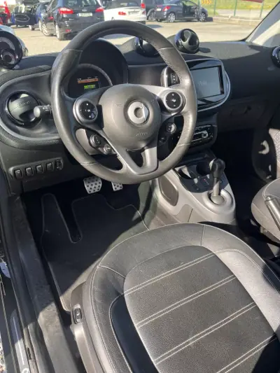 Smart Fortwo Cabrio 2019 - 14000 EUR, 48700 km - AUTO.MOTO.pt - 48700km - foto 12 de 19