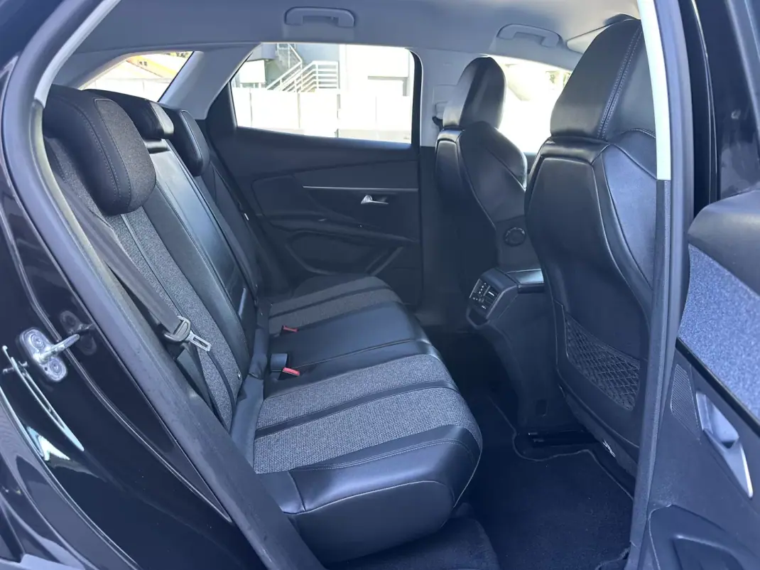 Peugeot 3008 2018 - 14900 EUR, 240000 km - 240000km - foto 57 de 62