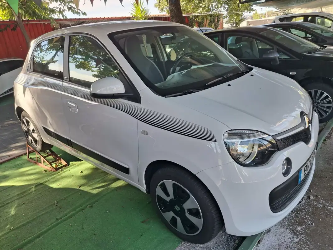 Renault Twingo 2018 - 10950 EUR, 60000 km - AUTO.MOTO.pt - 60000km - foto 1 de 12