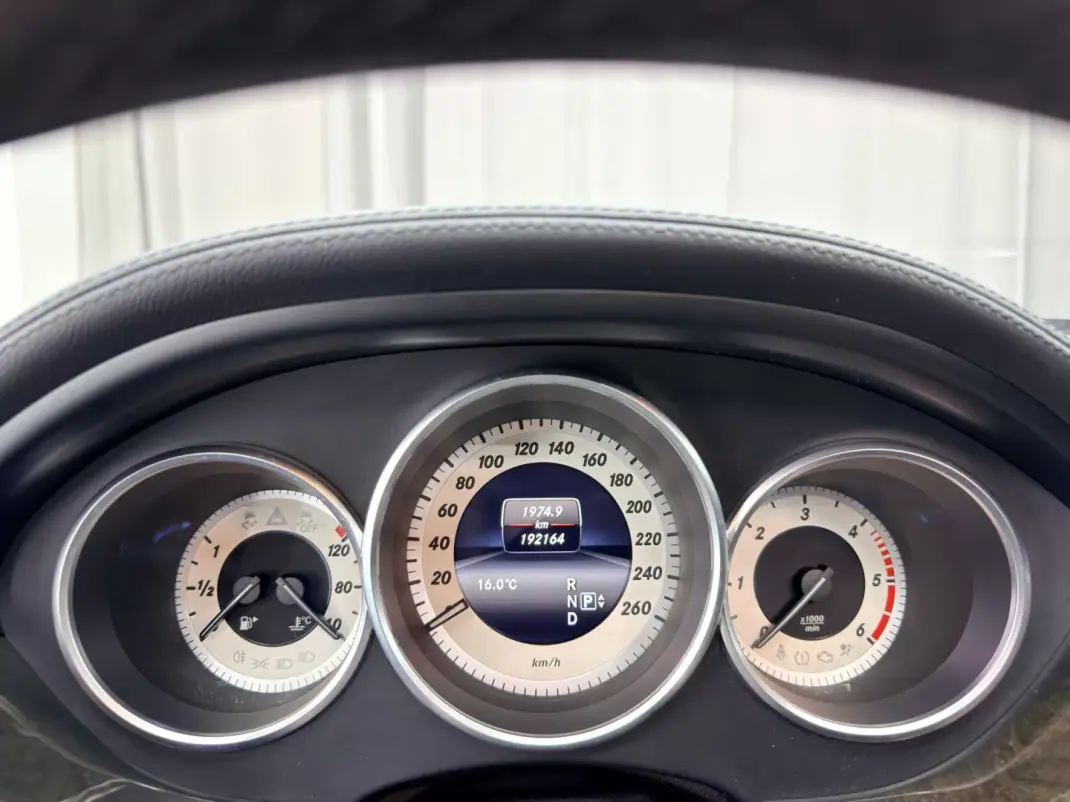 Mercedes-Benz CLS 350 2015 - 23750 EUR, 192000 km - AUTO.MOTO.pt - 192000km - foto 20 de 22