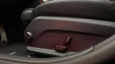 Mercedes-Benz E 300 2022 - 42990 EUR, 90455 km - AUTO.MOTO.pt - 90455km - foto 33 de 43