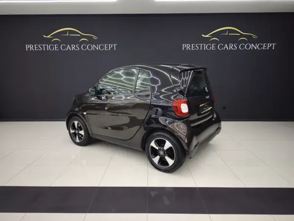 Smart ForTwo Coupé 2018 - 12450 EUR, 110509 km - AUTO.MOTO.pt - 110509km - foto 5 de 33