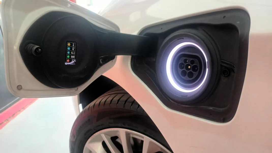 BMW 225xe Active Tourer 2019 - 18750 EUR, 156212 km - AUTO.MOTO.pt - 156212km - foto 16 de 68