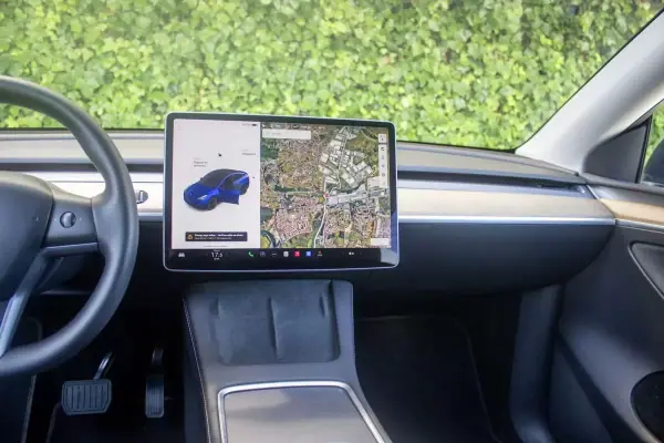 Tesla Model Y 2021 - 32500 EUR, 97400 km - AUTO.MOTO.pt - 97400km - foto 17 de 17