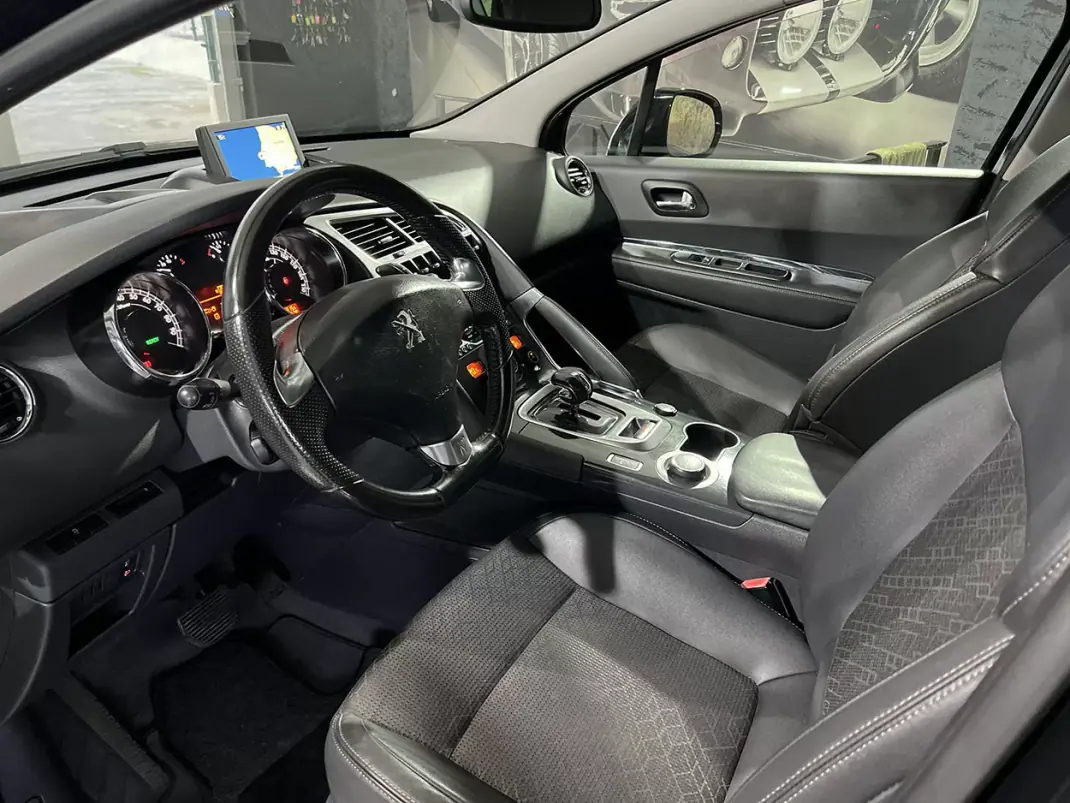 Peugeot 3008 2014 - 9800 EUR, 205634 km - AUTO.MOTO.pt - 205634km - foto 6 de 21