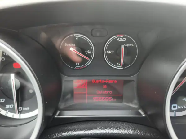 Alfa Romeo Giulietta 2011 - 8490 EUR, 155565 km - AUTO.MOTO.pt - 155565km - foto 14 de 19