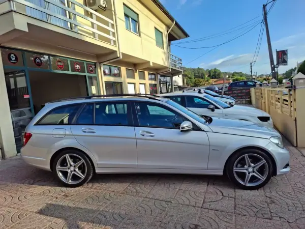 Mercedes-Benz C 200 2011 - 11500 EUR, 221260 km - AUTO.MOTO.pt - 221260km - foto 6 de 32