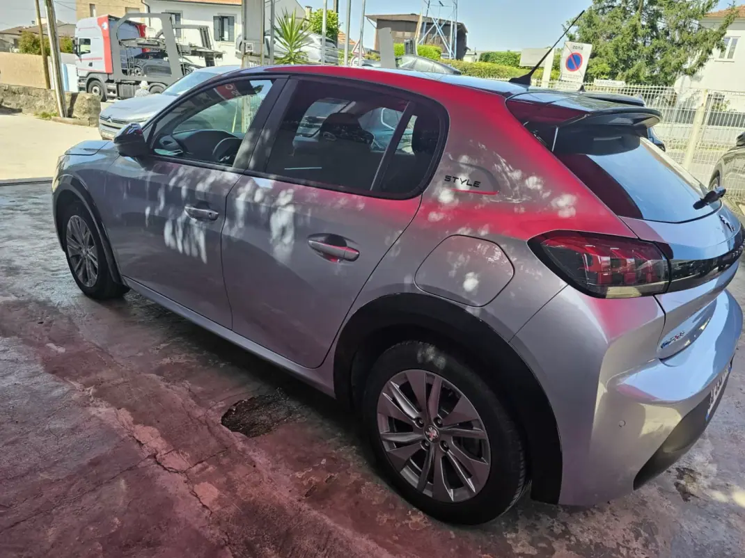 Peugeot e-208 2023 - 17999 EUR, 12000 km - AUTO.MOTO.pt - 12000km - foto 5 de 18