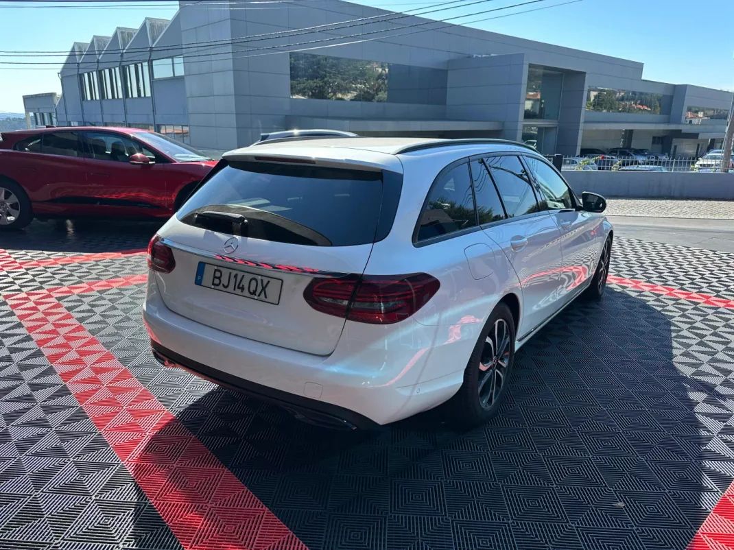 Mercedes-Benz C 220 2020 - 25900 EUR, 180000 km - 180000km - foto 4 de 15