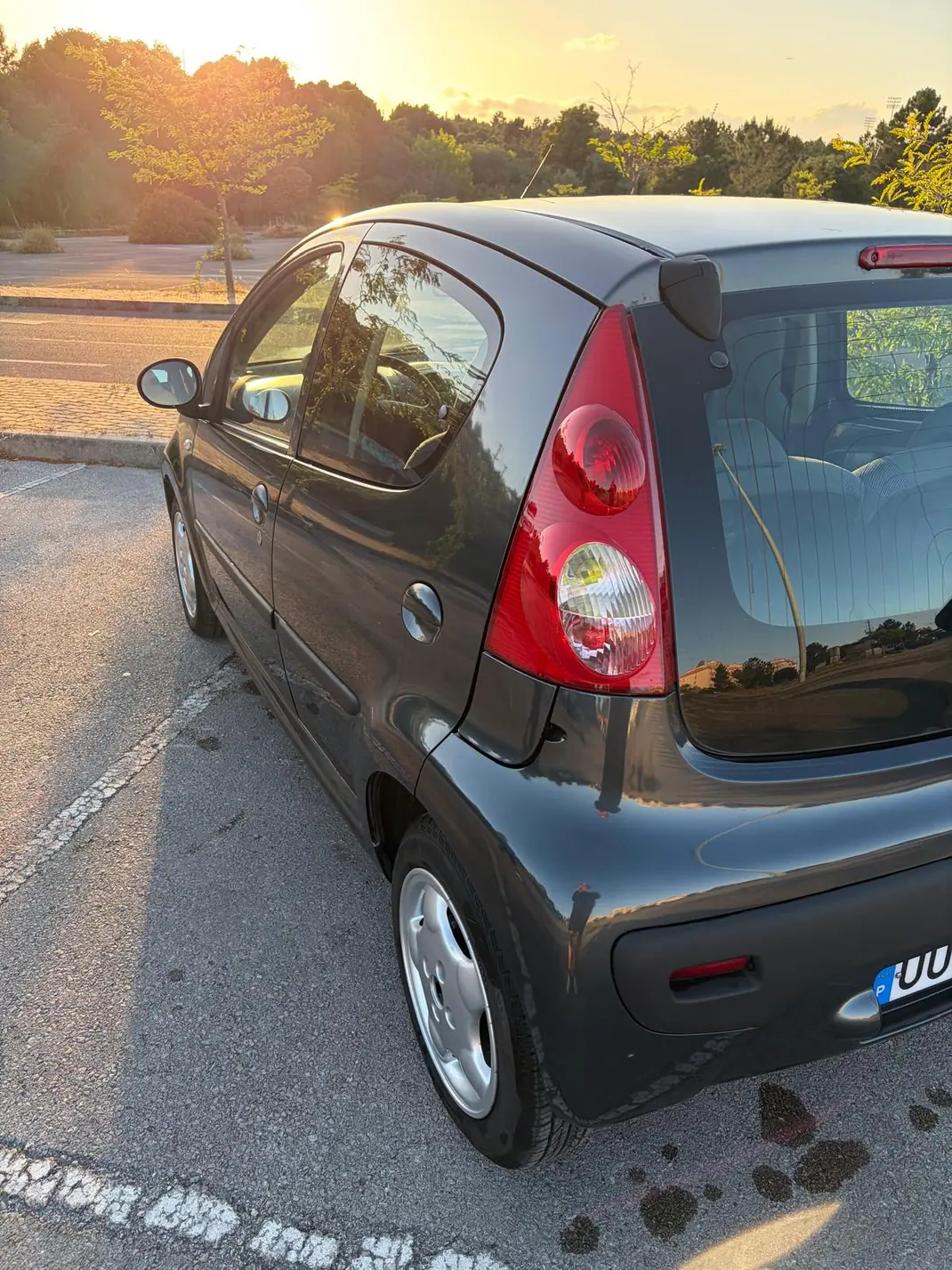 Peugeot 107 2006 - 3000 EUR, 188000 km - AUTO.MOTO.pt - 188000km - foto 14 de 15