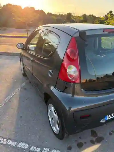 Peugeot 107 2006 - 3000 EUR, 188000 km - AUTO.MOTO.pt - 188000km - foto 14 de 15