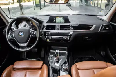 BMW 118 2018 - 16450 EUR, 210608 km - AUTO.MOTO.pt - 210608km - foto 37 de 47