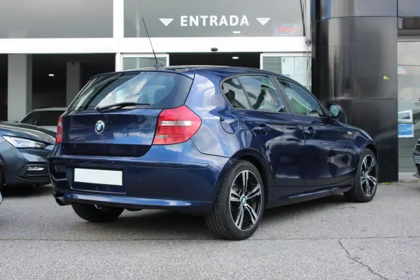 BMW 118 2010 - 9900 EUR, 205380 km - AUTO.MOTO.pt - 205380km - foto 4 de 15