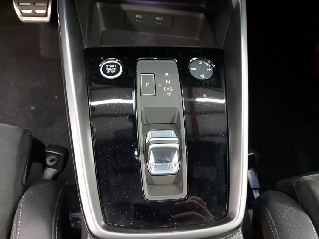 Audi A3 Sportback 2021 - 26890 EUR, 66309 km - AUTO.MOTO.pt - 66309km - foto 8 de 11