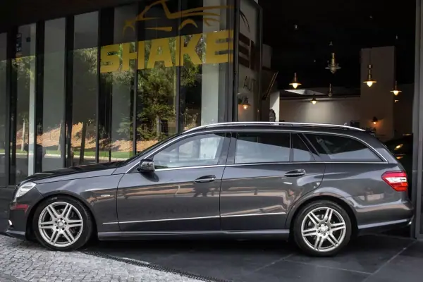 Mercedes-Benz E 250 2010 - 12990 EUR, 273813 km - 273813km - foto 2 de 36