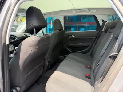 Peugeot 308 SW 2015 - 9900 EUR, 279000 km - AUTO.MOTO.pt - 279000km - foto 16 de 16