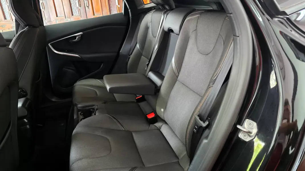 Volvo V40 Cross Country 2017 - 13990 EUR, 169554 km - 169554km - foto 57 de 61