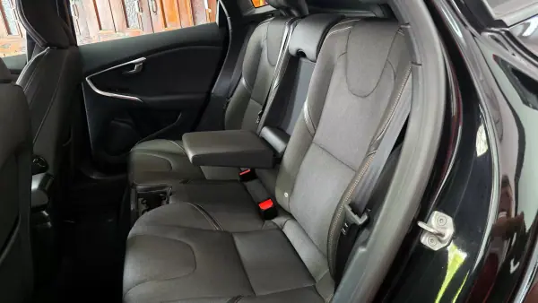 Volvo V40 Cross Country 2017 - 13990 EUR, 169554 km - AUTO.MOTO.pt - 169554km - foto 57 de 61