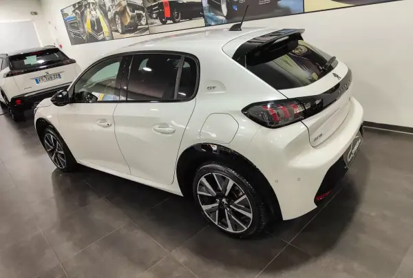 Peugeot 208 2021 - 13990 EUR, 80000 km - AUTO.MOTO.pt - 80000km - foto 23 de 49